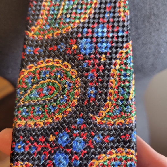 VINTAGE CHRISTIAN DIOR PAISLEY SILK TIE - Picture 4 of 7